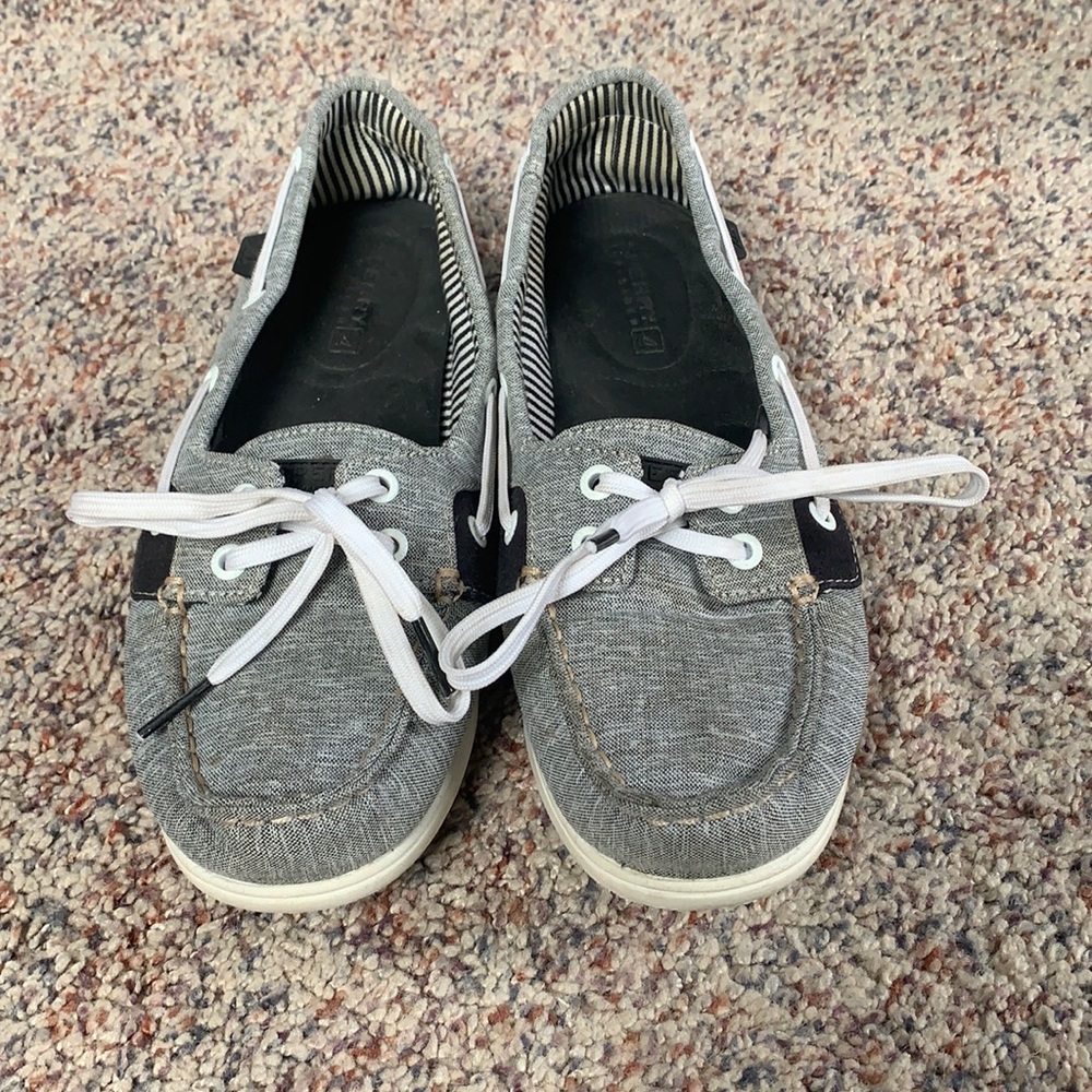 Lightweight gray Sperry’s
